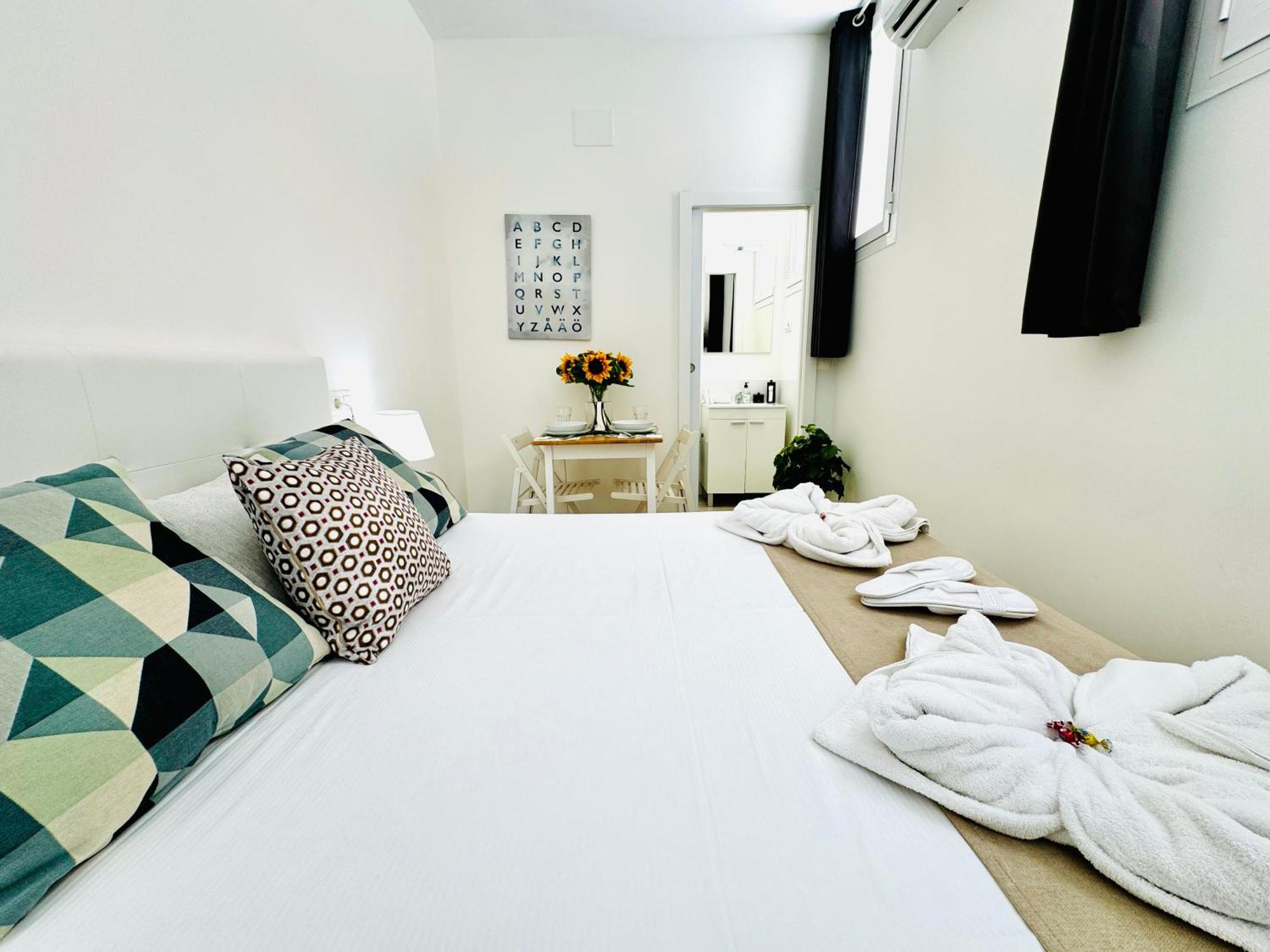 Cinco Torres Suites Madrid Exterior photo